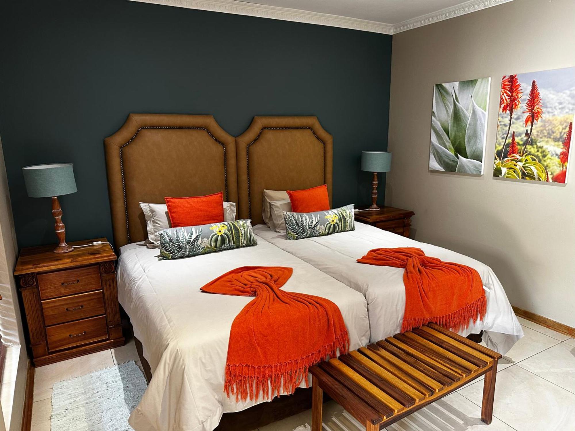 Meyers Guesthouse Jwaneng ภายนอก รูปภาพ